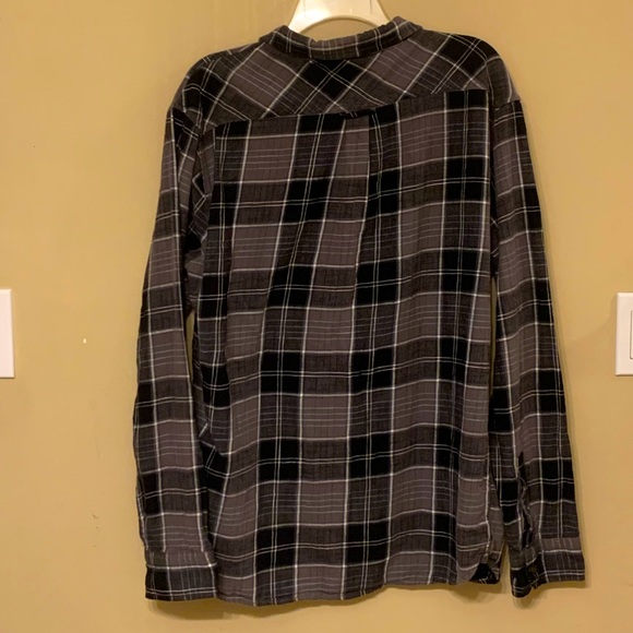 Levi’s Men’s XL gray, black and white flannel shirt - Picture 4 of 4